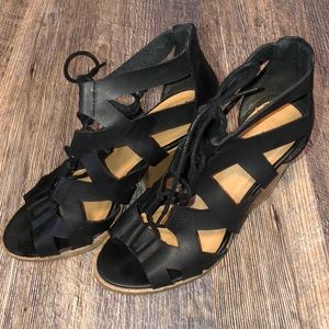 Black lace up heels🌟